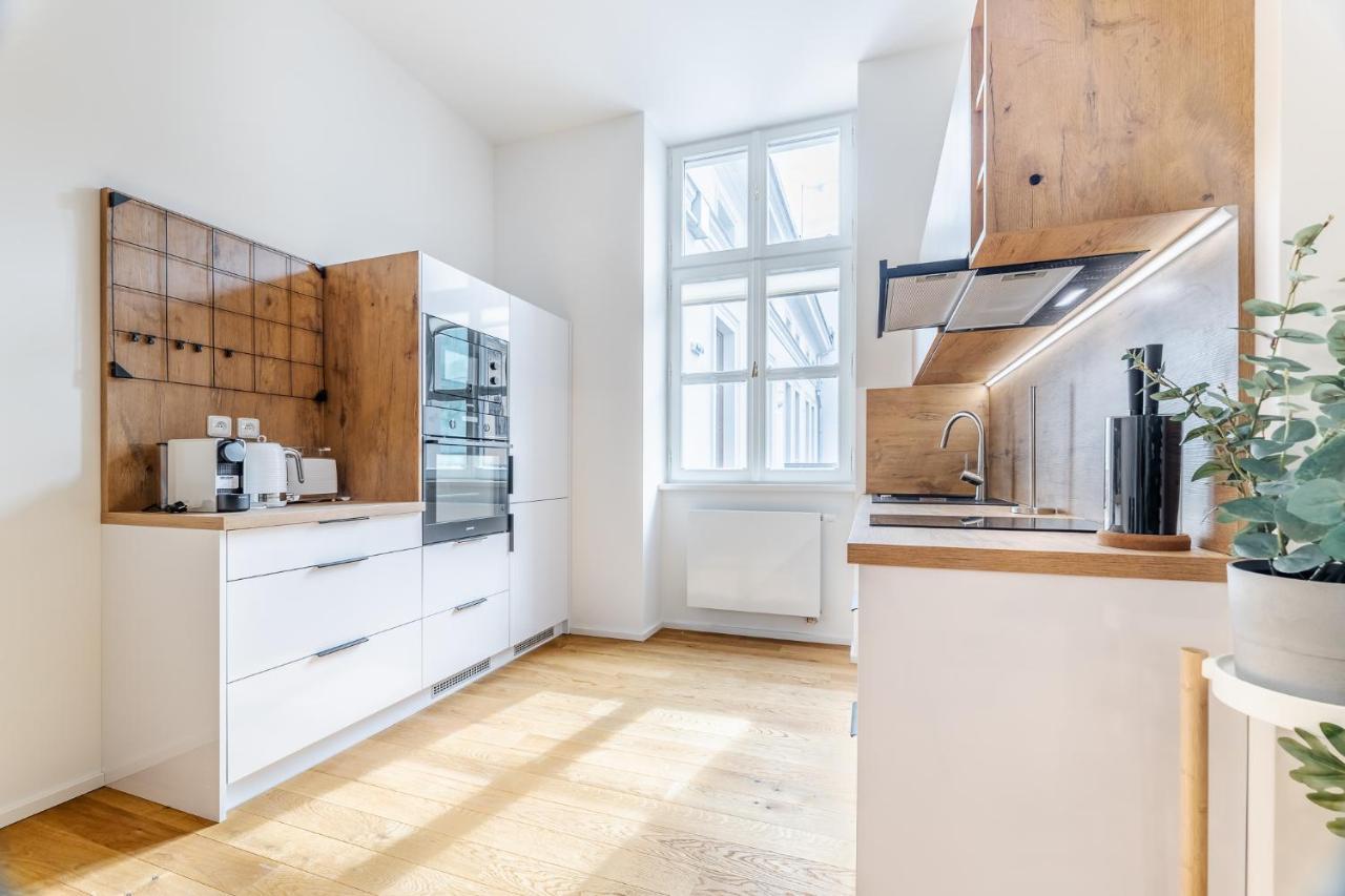 Elegant Apartments Located In The Centre Of Praha Bagian luar foto
