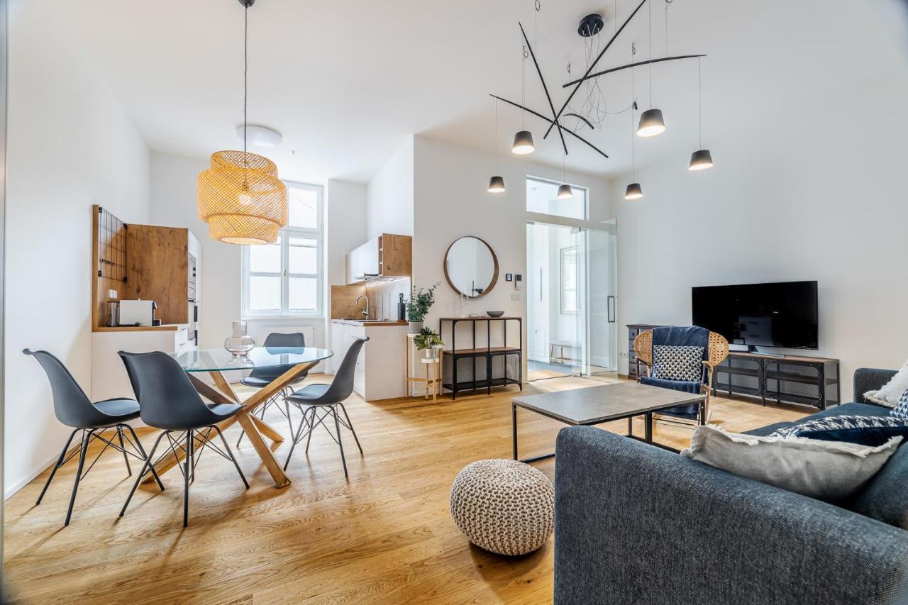 Elegant Apartments Located In The Centre Of Praha Bagian luar foto