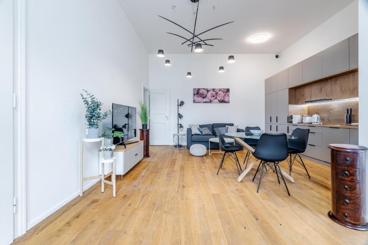 Elegant Apartments Located In The Centre Of Praha Bagian luar foto
