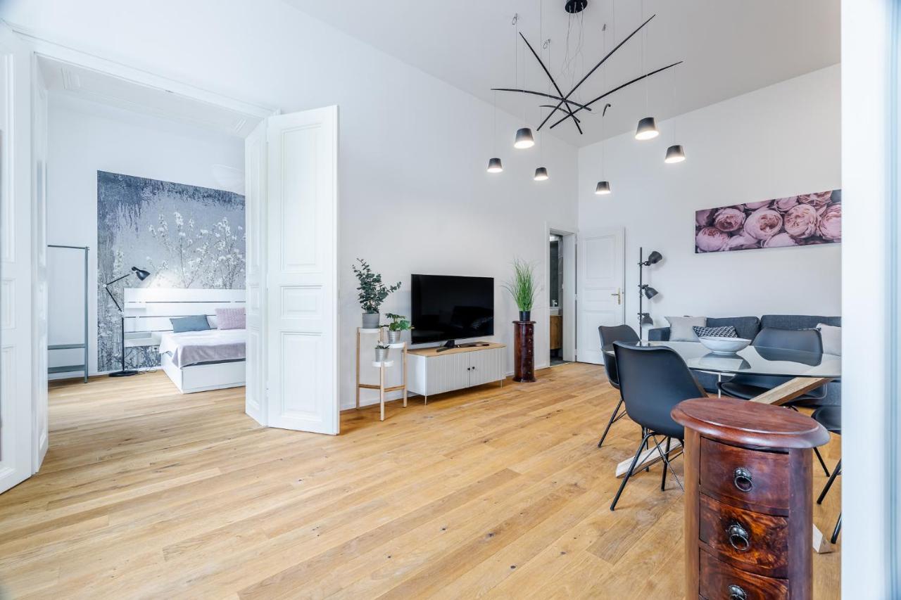 Elegant Apartments Located In The Centre Of Praha Bagian luar foto