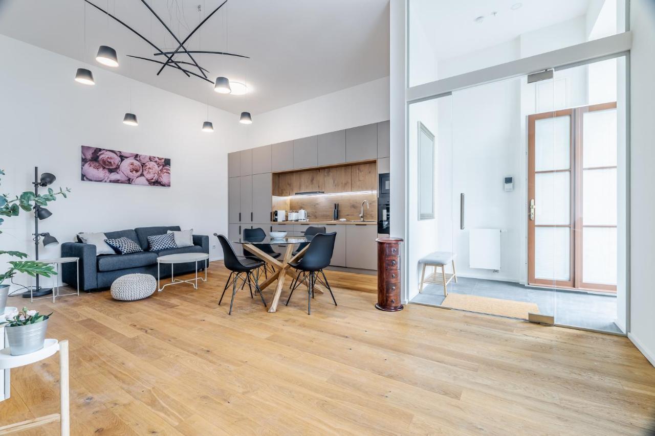Elegant Apartments Located In The Centre Of Praha Bagian luar foto